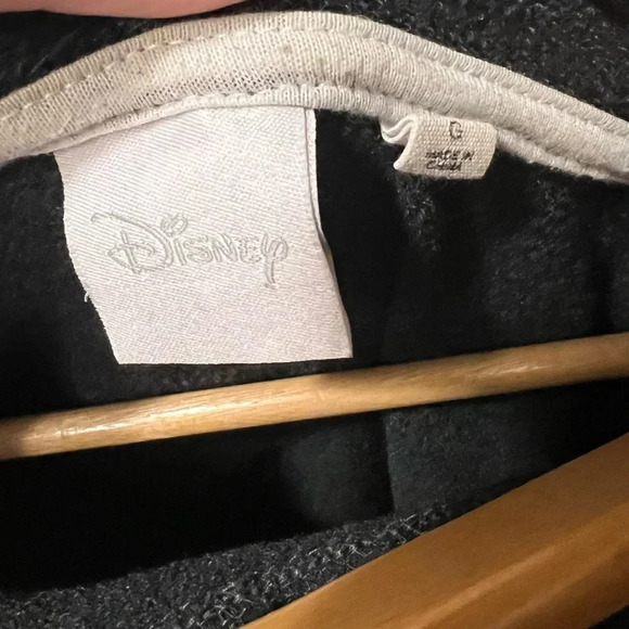 Size Large Mickey sweater - Picture 6 of 6